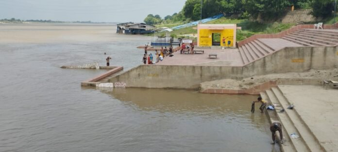 Chandauli Water Level : गंगा के जल स्तर में लगातार वृद्धि जारी