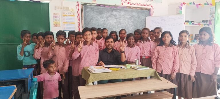 Sonbhadra news: शिक्षक की समाज सुधार में होती है महत्वपूर्ण भूमिका:शमशेर सिंह